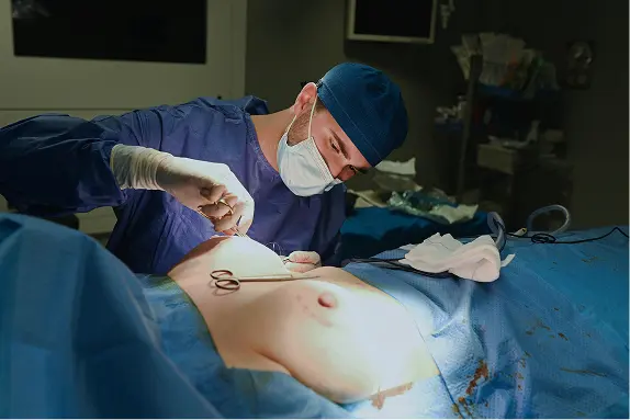 cirugia de aumento de pecho en Madrid intervencion de cirujano plastico